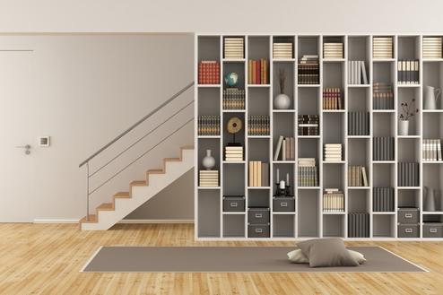 Regal mit viel Stauraum designen Regal mit offenen Fächern im Flur